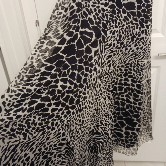 Beautiful Silk Gown. - Picture 14 of 16